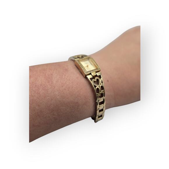 Guess Gold Tone Heart Link Women’s Watch Square Crystal Bezel Bracelet Style - Picture 4 of 8